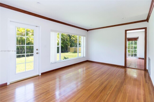 Building Photo - 4930 Riviera Dr