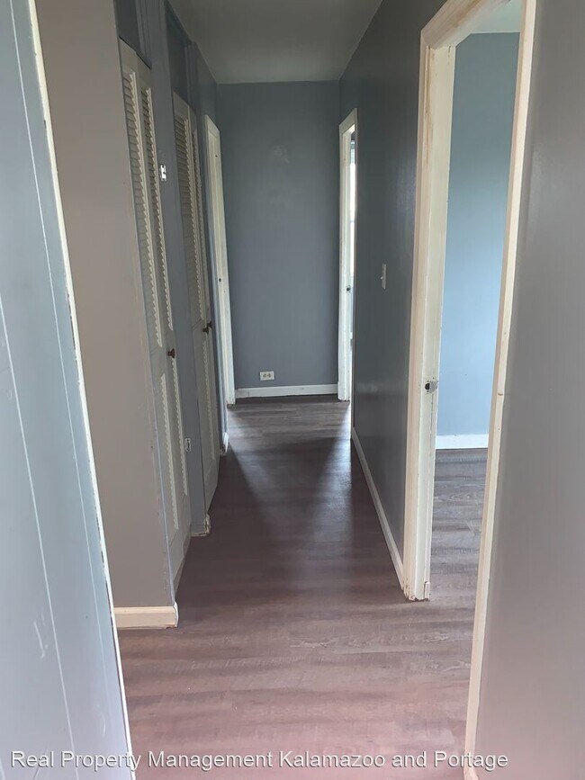 Foto del edificio - 2420 Upper Riverview Dr