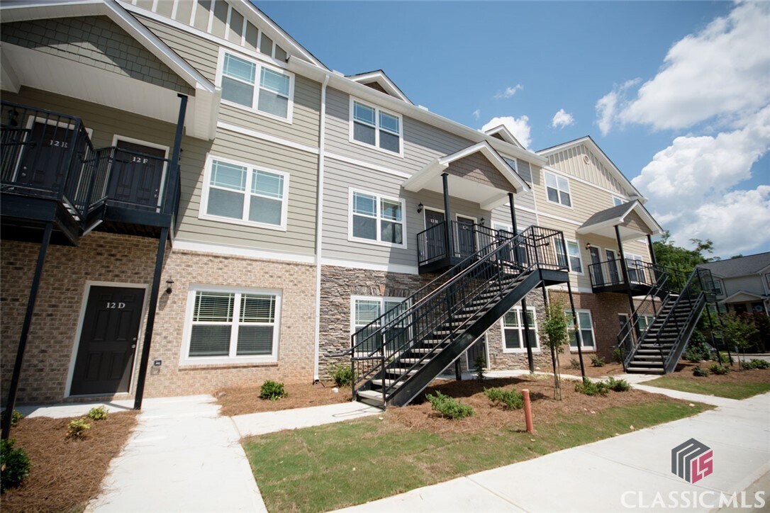 Foto del edificio - 232 Epps Bridge Rd