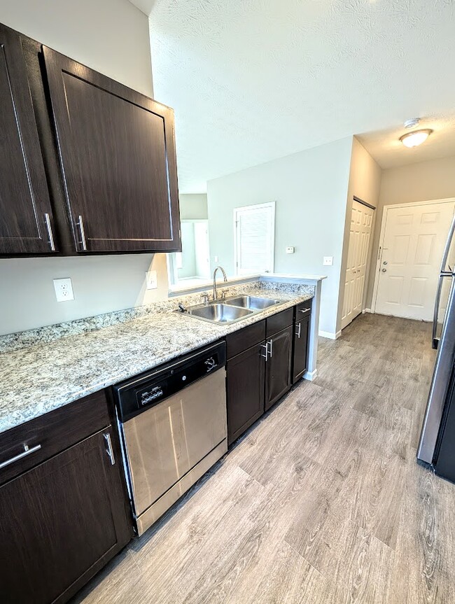 Bordeaux kitchen - The Arbors of Yankee Vineyards