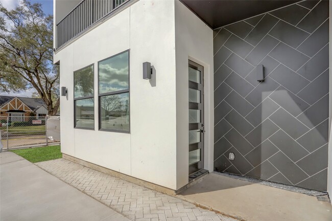 Foto del edificio - 6816 Hartland St