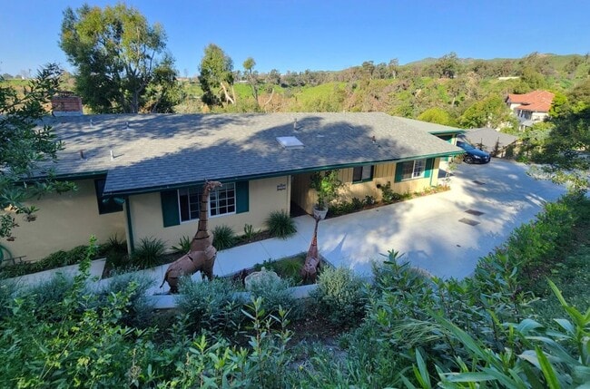 Building Photo - 1101 Ravoli Dr