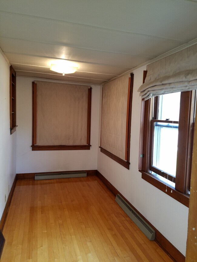 bed room or office - 1522 Main St
