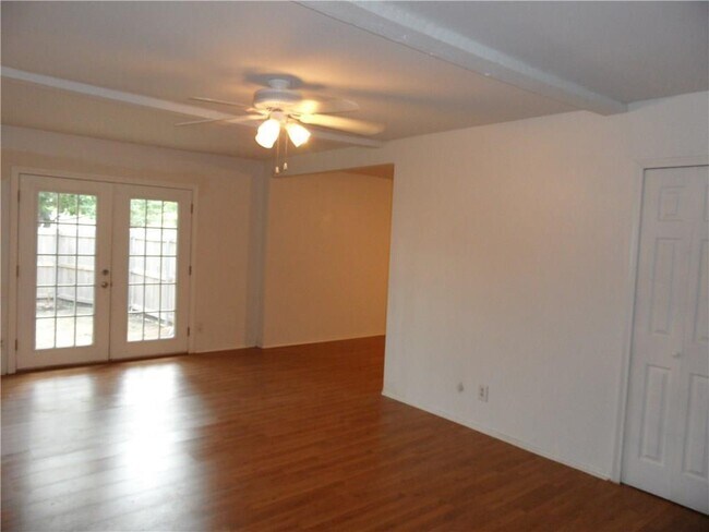 Foto del edificio - 1122 Larkspur Dr