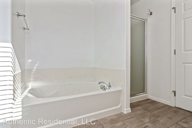 Building Photo - 4 br, 2.5 bath House - 1341 W 520 S