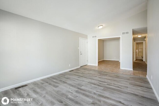 Foto del edificio - 5292 TRAILBEND DR, BLACK JACK, MO 63033