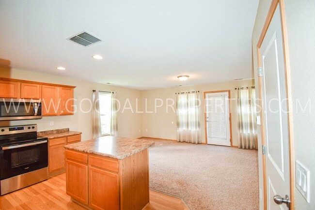 Building Photo - 2 Bedroom, 2 Bath Townhome in Pleasant Hil...