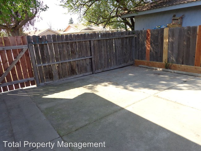Building Photo - 1200 S Vetter Dr