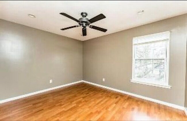 Building Photo - 208 Woodbridge Commons Way