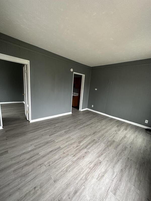 Foto del edificio - 6821 Claasen Avenue - 1