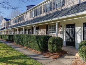 Building Photo - 1224 Green Oaks Ln