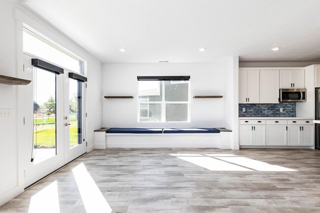 Building Photo - Stunning Modern Home in Charming Midway – ...