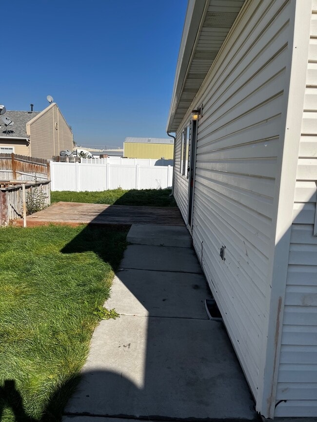 Foto del edificio - Updated 3bed 2 bath Duplex Unit Close to Freeway!