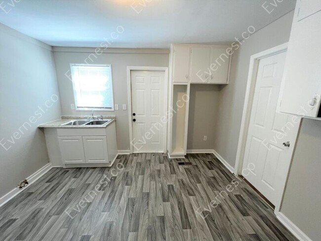 Building Photo - 8216 Rugby Ave