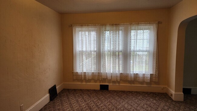 Building Photo - Upper Apartment in Bradford PA!