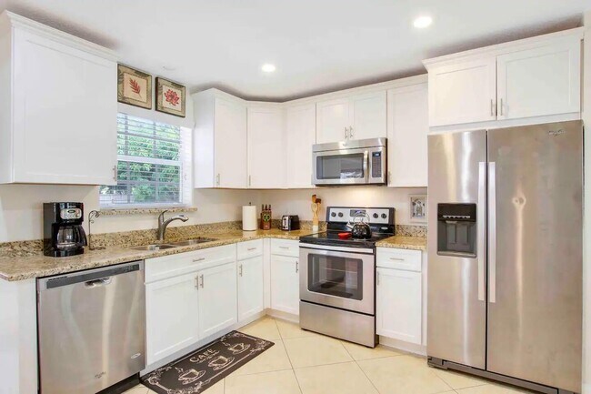 Foto del edificio - 19185 SE Homewood Ave