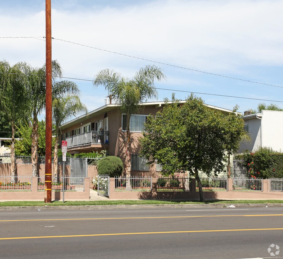 Primary Photo - 17957 Roscoe Blvd