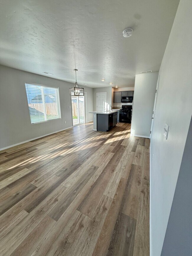 Building Photo - 3-bedroom home in Caldwell, ID