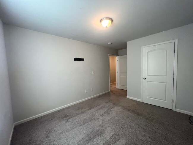 Building Photo - 618 Farmstead Trl