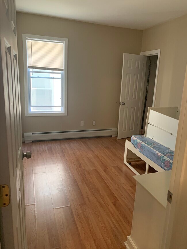 Bedroom 1 - 24 Margin St
