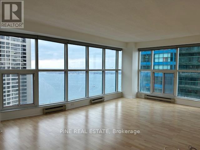 Photo du bâtiment - 77 Harbour Square