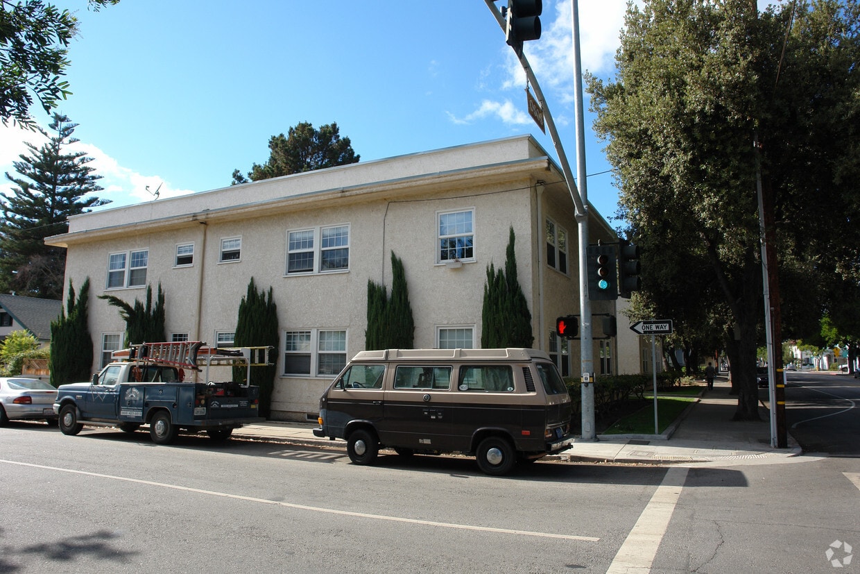 Building Photo - 1341 Osos St