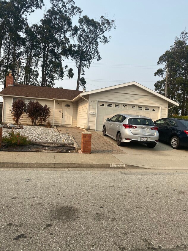 Primary Photo - 2400 Evergreen Dr