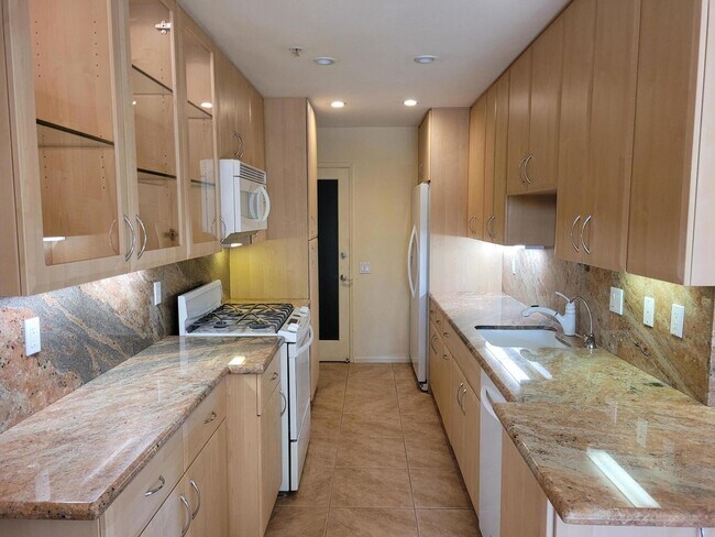 Building Photo - 2950 Escoba Dr