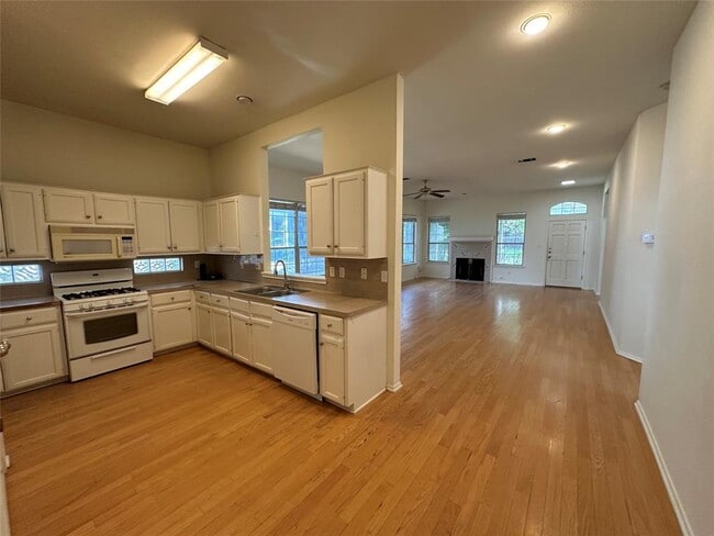 Building Photo - 311 E 38th St