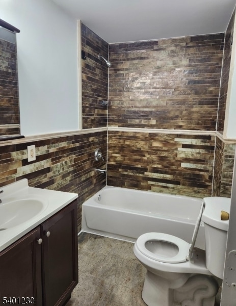 Building Photo - 93 Astor St