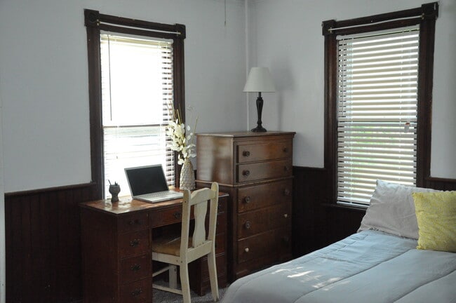 Bedroom 3 - 707 N Aurora St