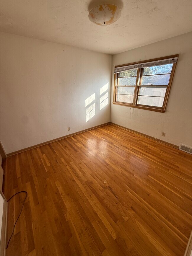2do dormitorio - 3480 Woods Ave