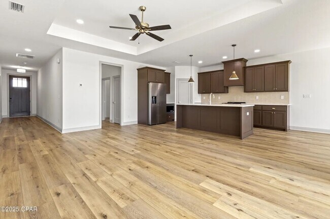 Foto del edificio - NEWLY CONSTRUCTED - 4 bedroom