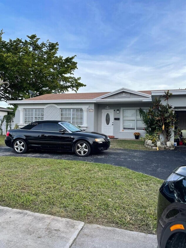 Foto principal - 6812 Doral