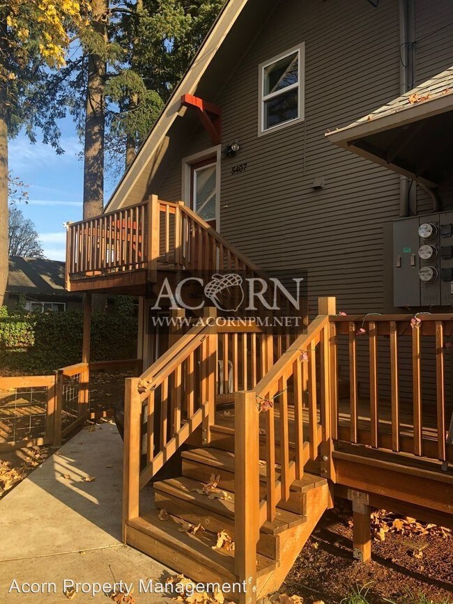 Building Photo - 5405-5407 SE Glen Echo Ave