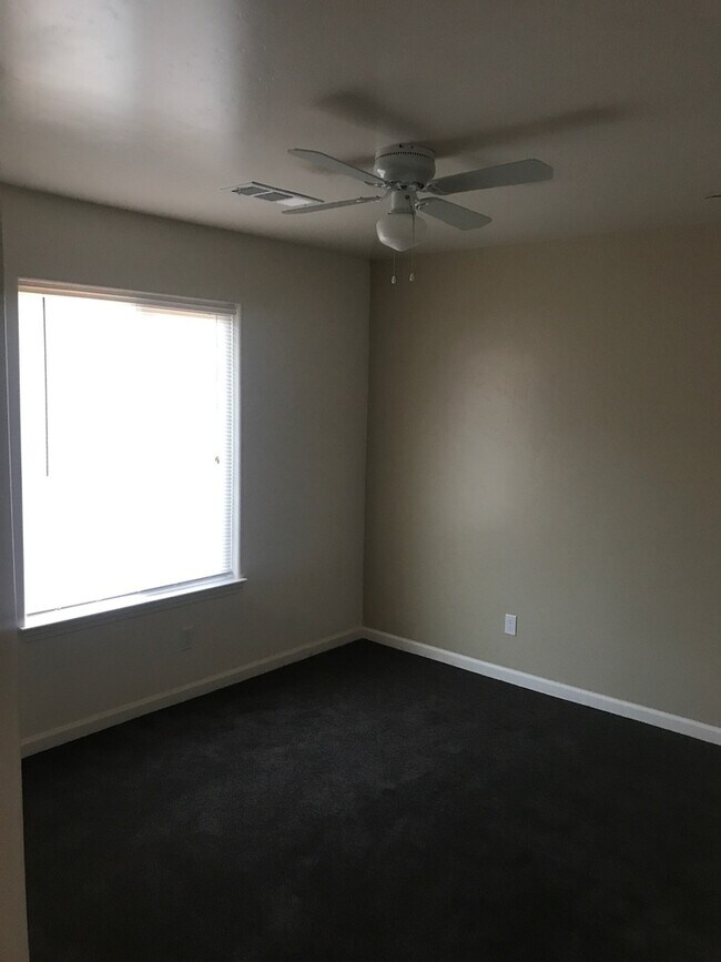 Building Photo - 2600 S Kloth Dr