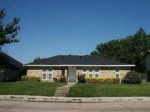 Building Photo - 245 S Heartz Rd