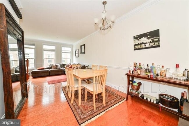 Building Photo - 402 N Thomas St