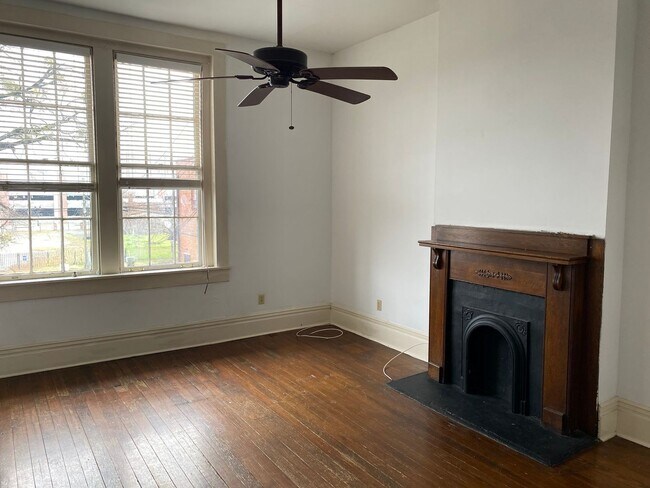 Building Photo - Downtown Apartment