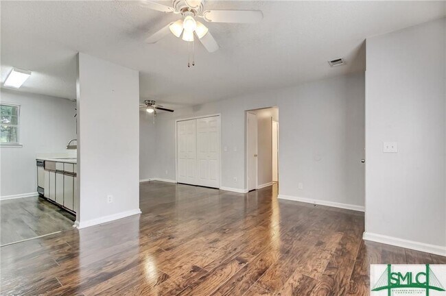 Foto del edificio - 160 Laurelwood Dr