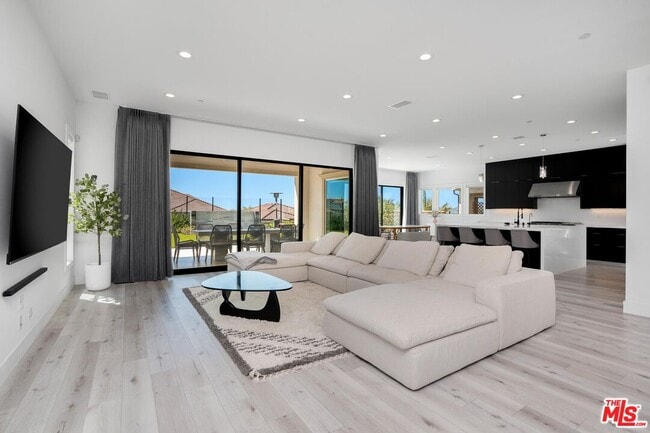Building Photo - 20600 Bluebird Ct