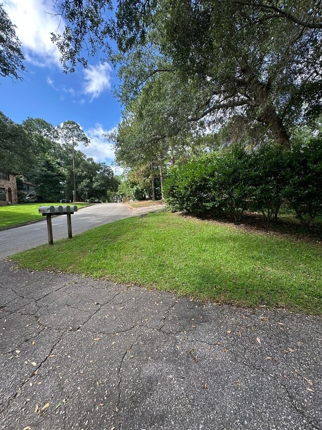 Building Photo - Spacious downstairs 2Bed/1 Bath in Killear...