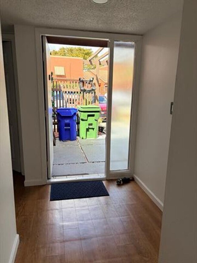 Foto del edificio - 1641 Fairway Rd