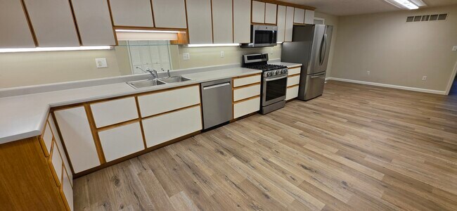 Foto del edificio - 3803 Granville Ave