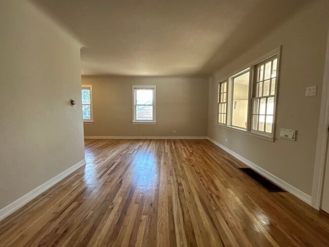 Building Photo - Charming Denver Home near West Bar Valwood...