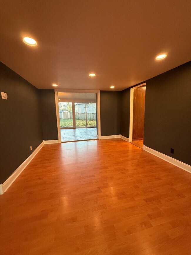 Building Photo - 11790 SW 90th Ave