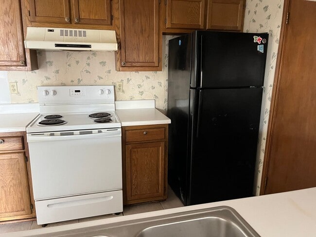 Foto del edificio - 155 Marilyn Dr