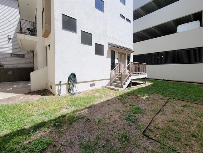 Building Photo - 2314 Camden Dr