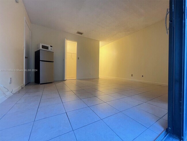 Building Photo - 1440 NW 45th St