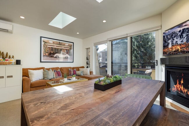 Foto del edificio - 835 E Durant Ave